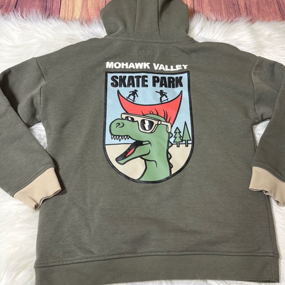 Primark Dino Skate Park Pullover Hoodie Boys Size 7-8 Yrs - Picture 13 of 16